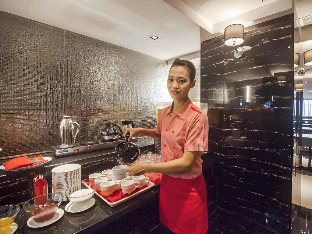 First House Hotel 3*