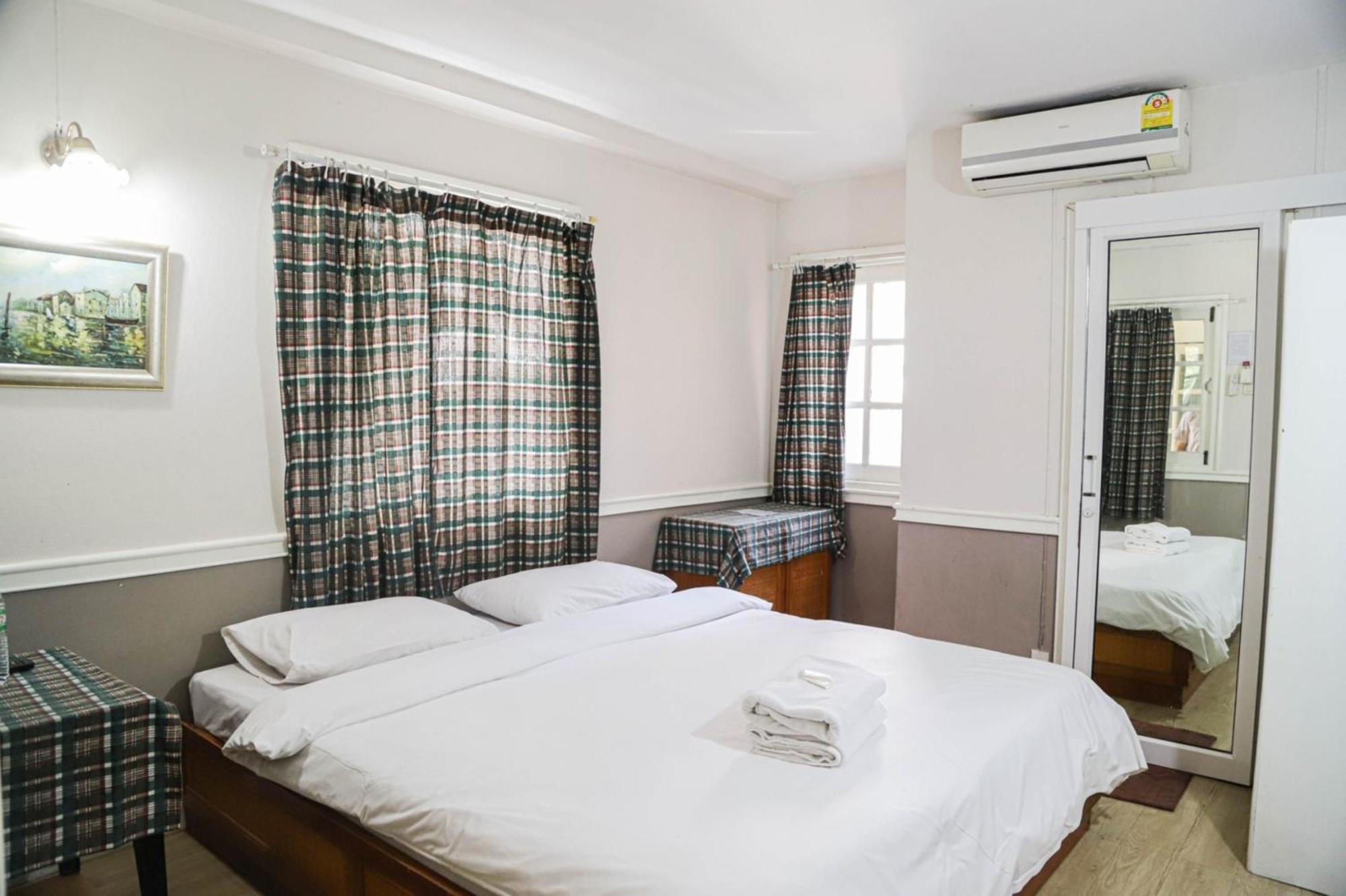 Hotel White