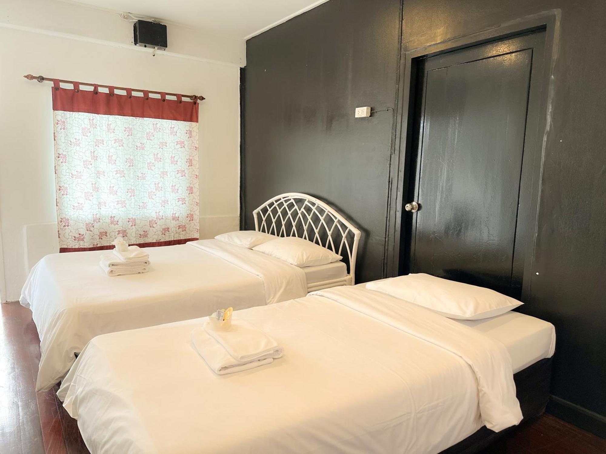 Hotel White