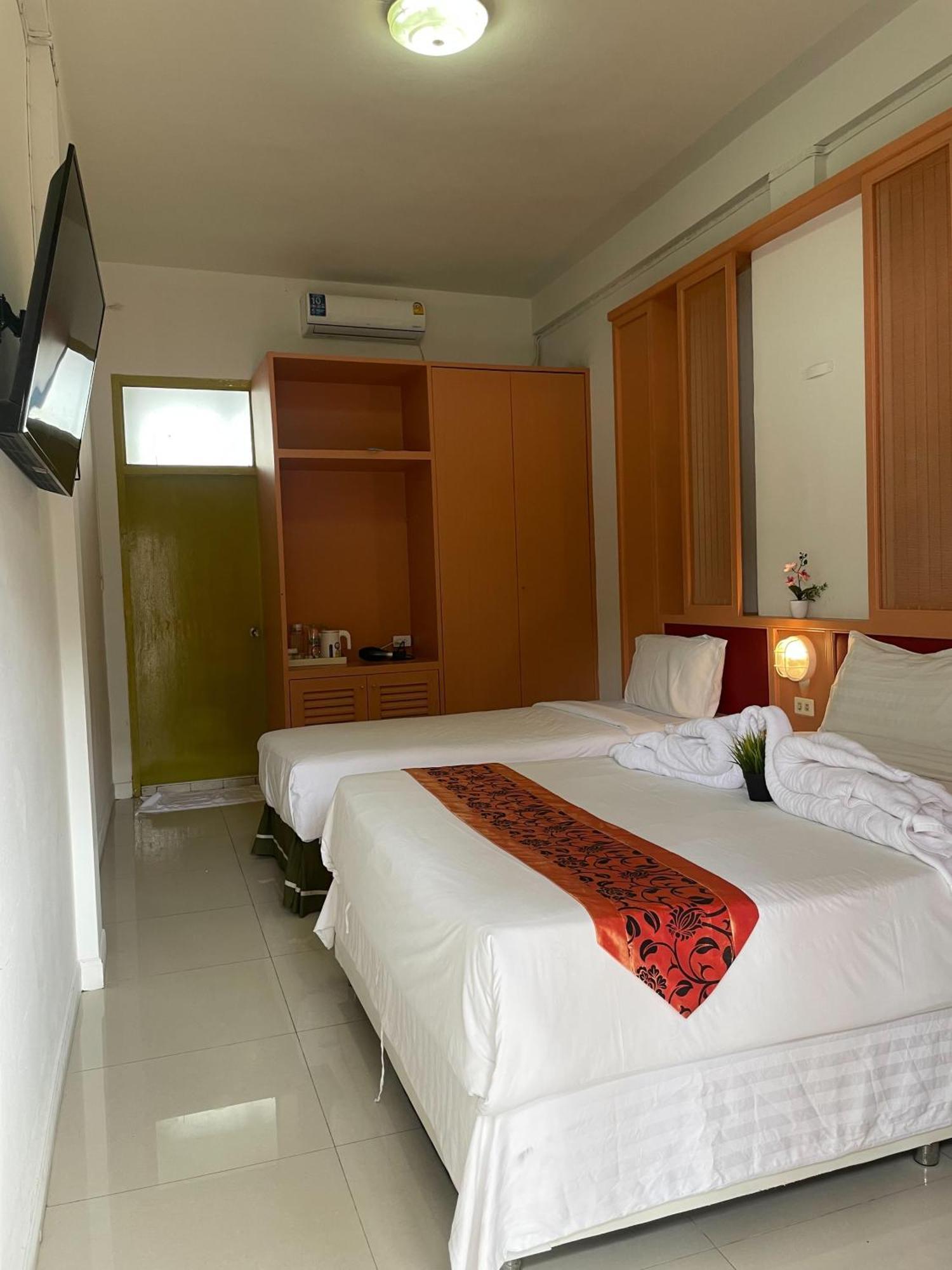 Happy 2 Hotel
