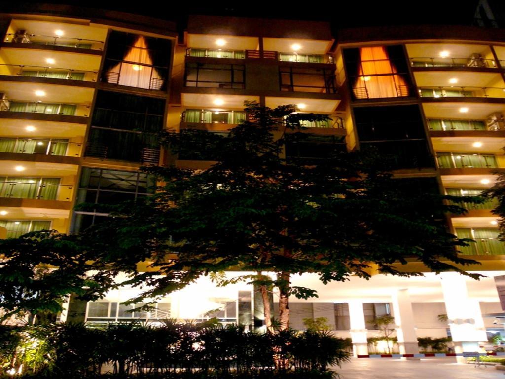 Seven Place Executive Residences Aparthotel 3*