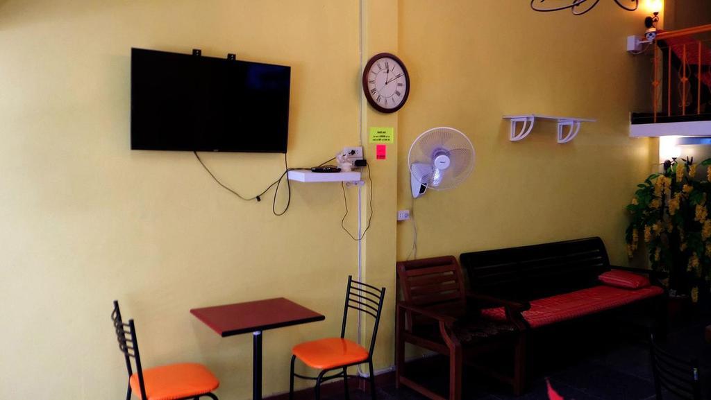 Hug Hostel