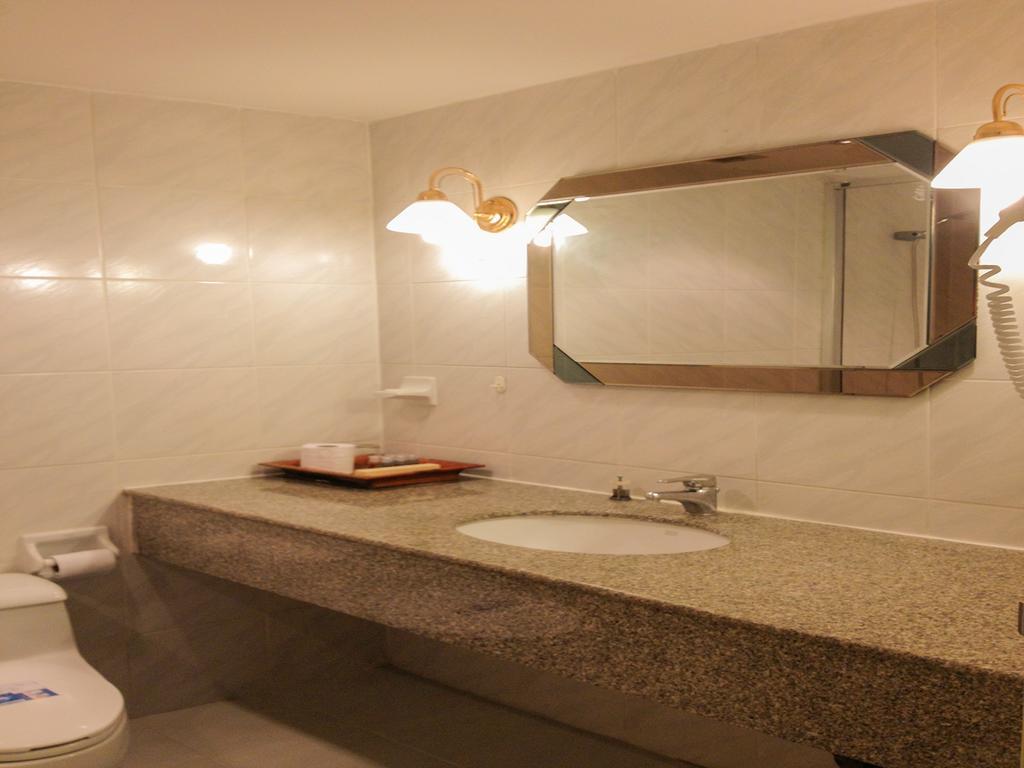 Omni Tower Syncate Suites Bangkok