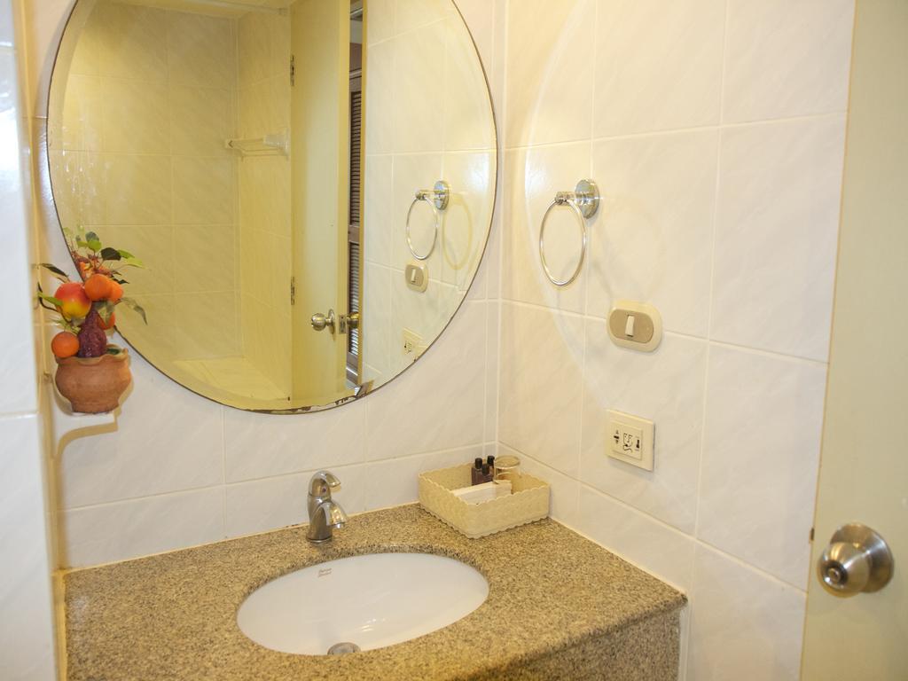 Omni Tower Syncate Suites Bangkok
