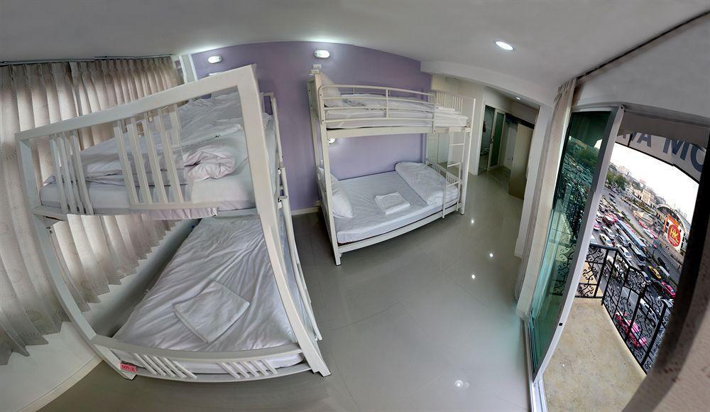At Hua Lamphong Hostel *
