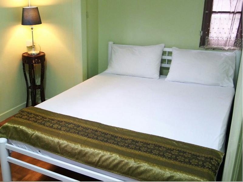 Baan Chanasongkram Hostel *