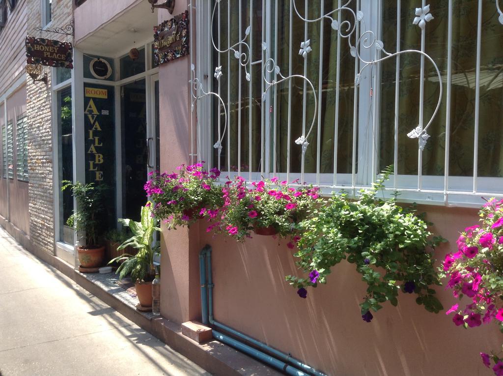 Honey Place Guesthouse,special Rate For Long Bangkok