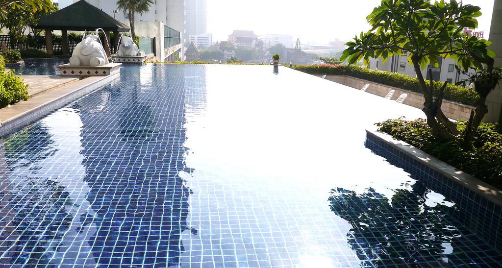 Riverside * Bangkok