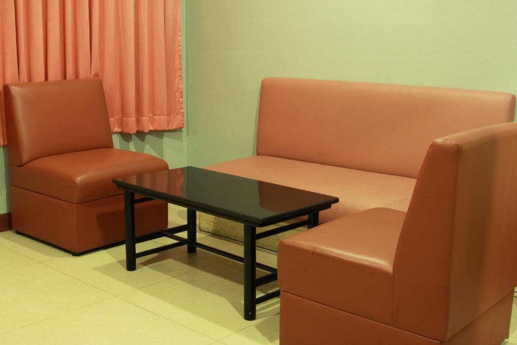 Pradipat Hotel 3*