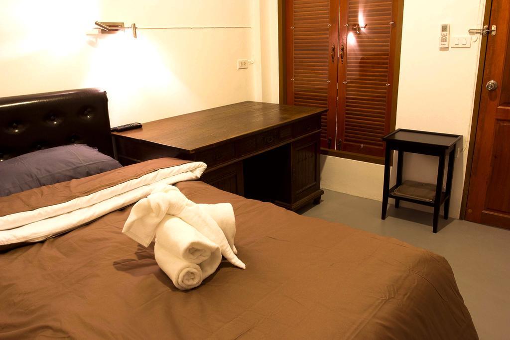 Rumah tetamu Barefeet Naturist (adults Only) Bangkok