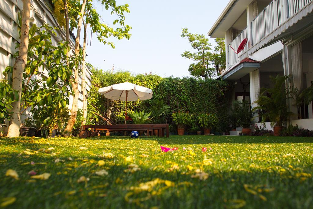 Rumah tetamu Barefeet Naturist (adults Only) Bangkok
