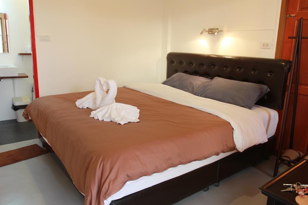 Barefeet Naturist (adults Only) Bangkok