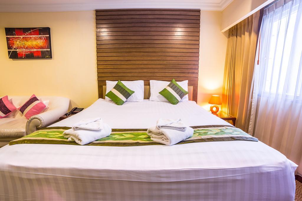 Hotel Triple 8