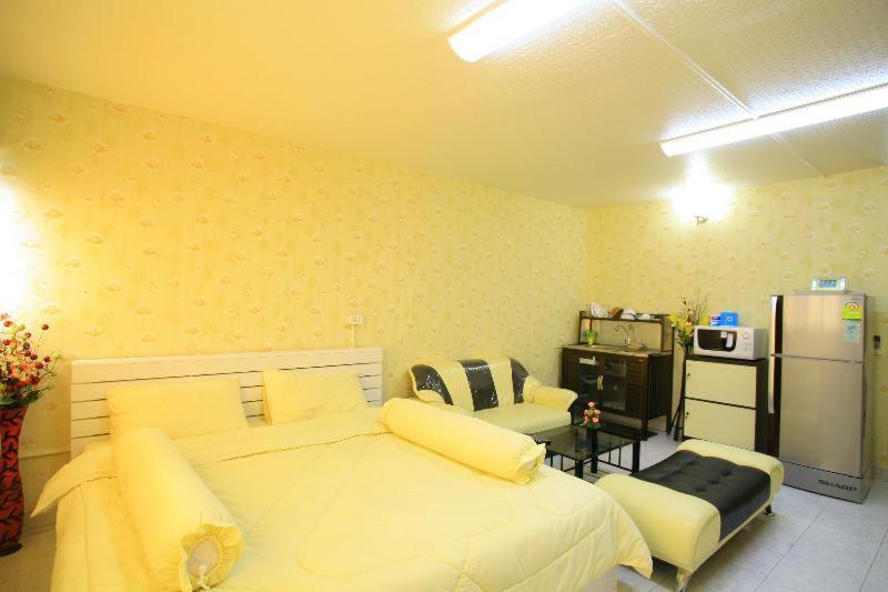 Deluxe At Popular Apartment