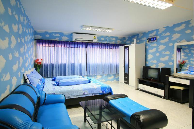 Deluxe At Popular Apartment *