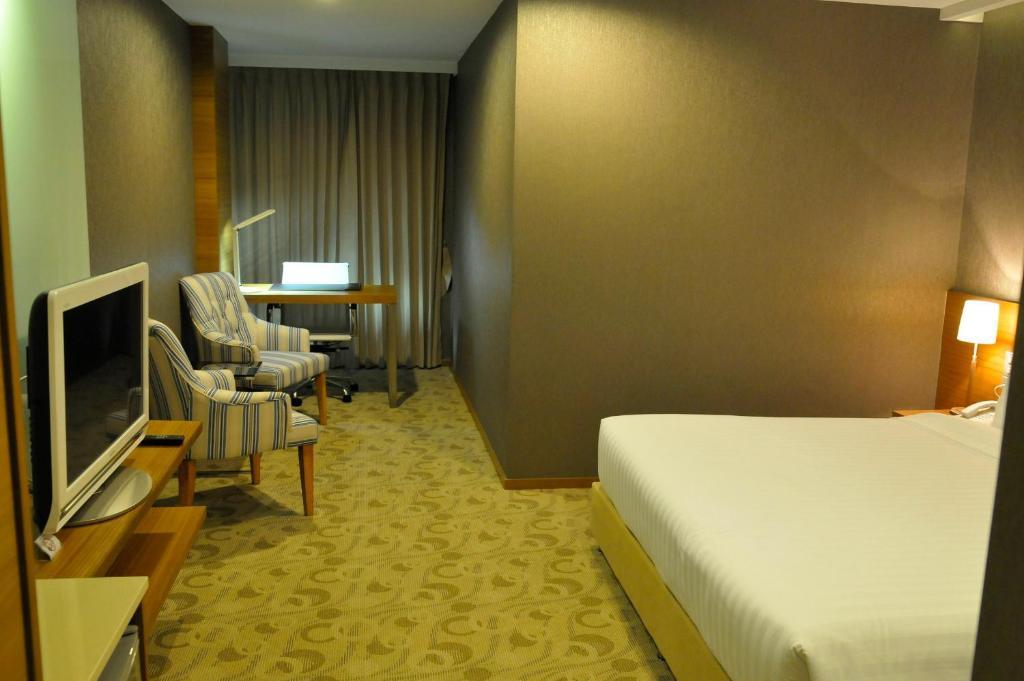 The Moonite Boutique 3*