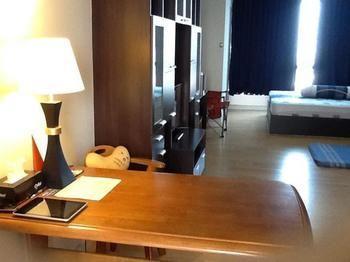 Baan Sathorn Riverfront Apartment