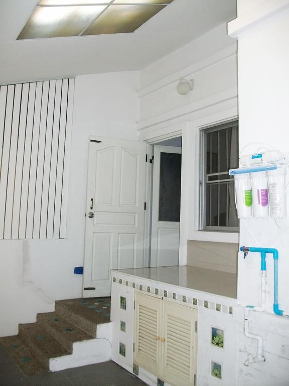 A Joy House - Kaset Nawamin Ferienhaus Bangkok
