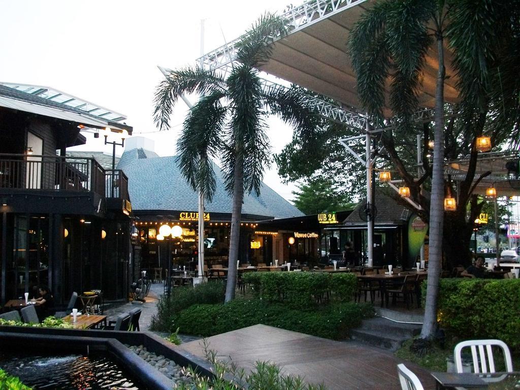 A Joy House - Kaset Nawamin Bangkok