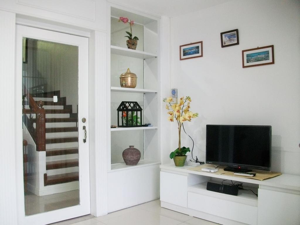 Ferienhaus A Joy House - Kaset Nawamin Bangkok