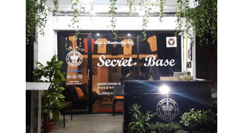 Cafe And Bar Secret Base Hostel *