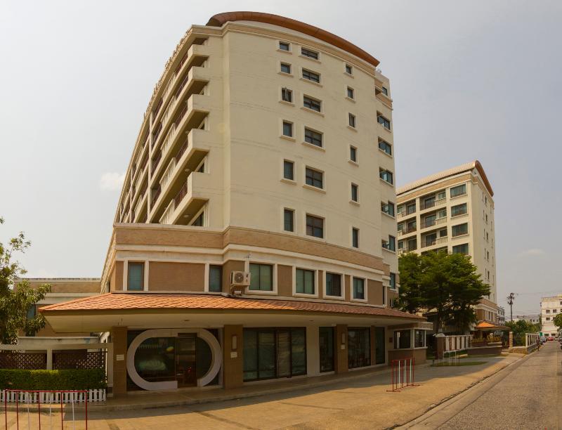 Lasalle & Hotel Bangkok