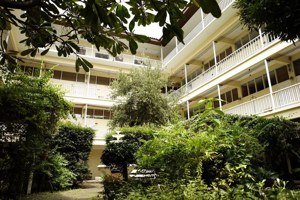 Feung Nakorn Balcony And Cafe Hotel