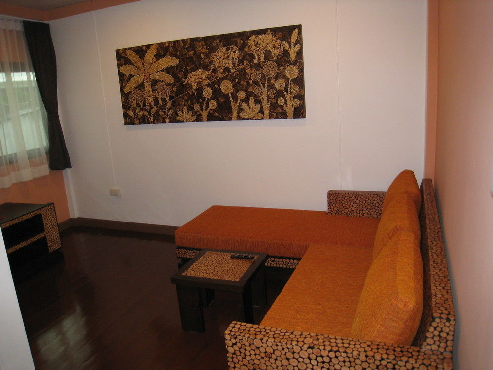 Baan Glang Soi Restaurant & Bed & Breakfast
