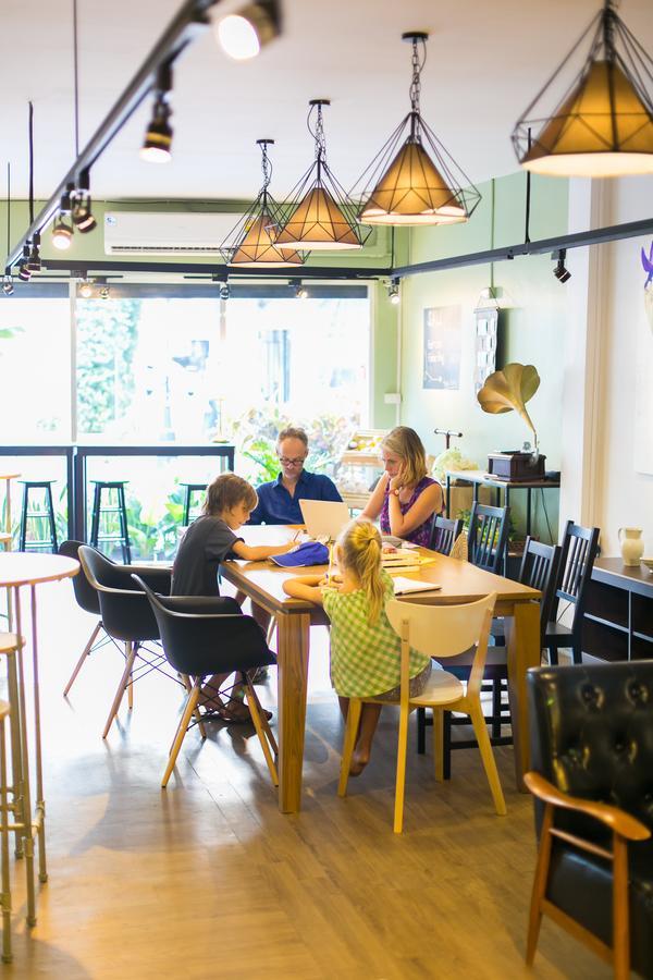 Folk Poshtel Silom
