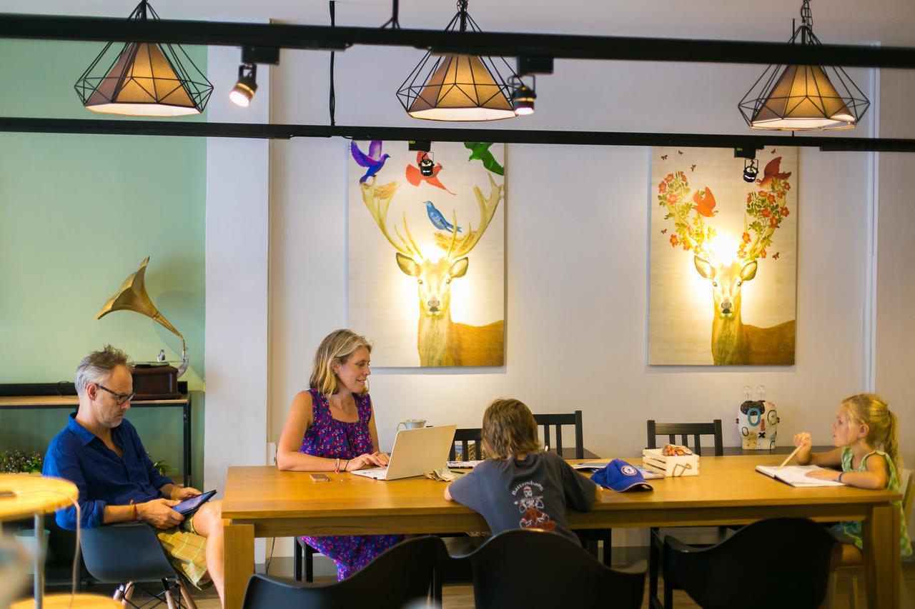 Folk Poshtel Silom Bed & Breakfast