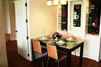 Area Sathorn Apartemen