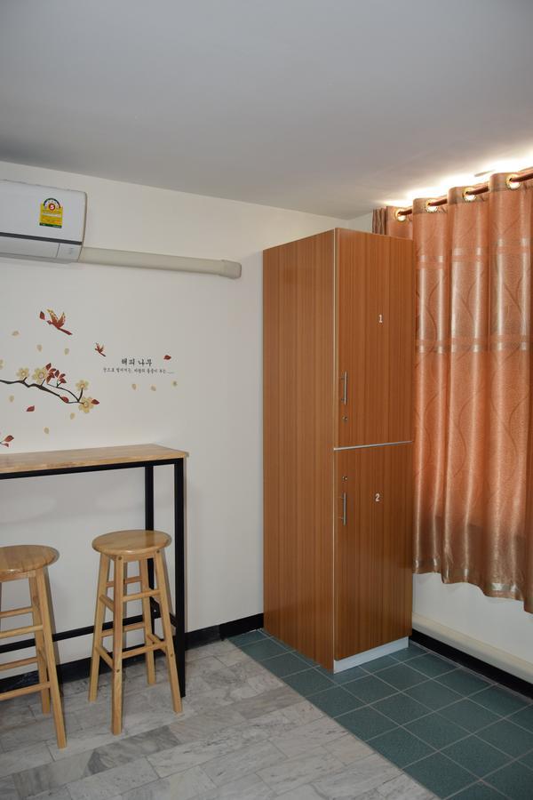 Like Hostel