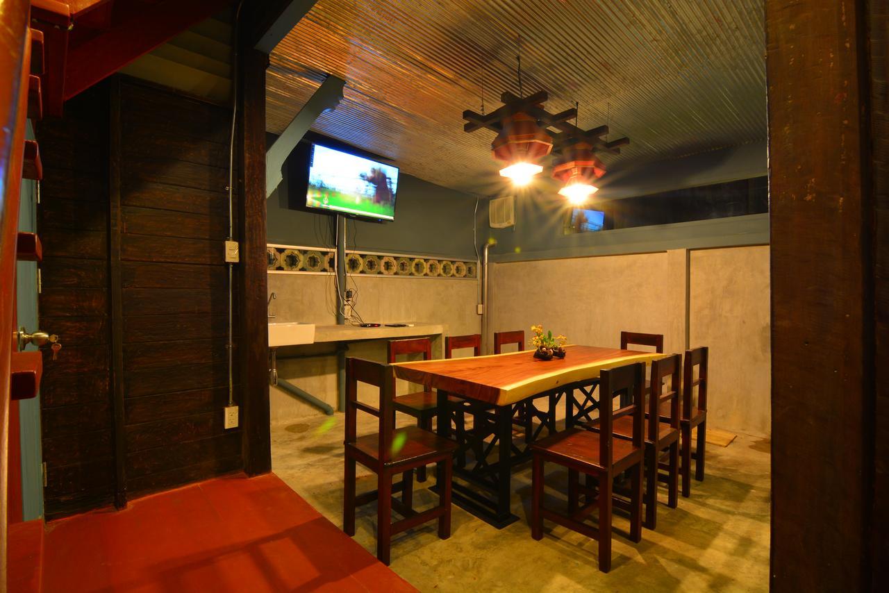 La Moon Hostel *