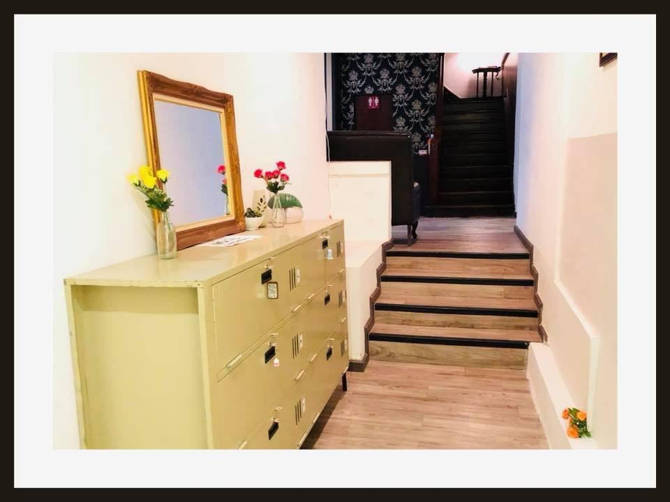 Hostel First 1 Boutique At Sukhumvit 1 *