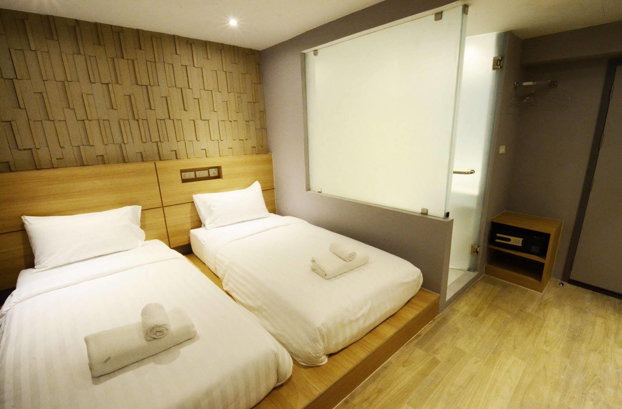 Gaam Hotel 3*