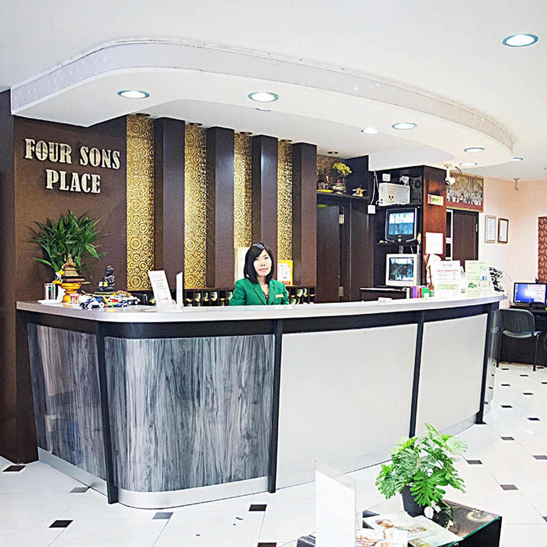 Four Sons Hotel