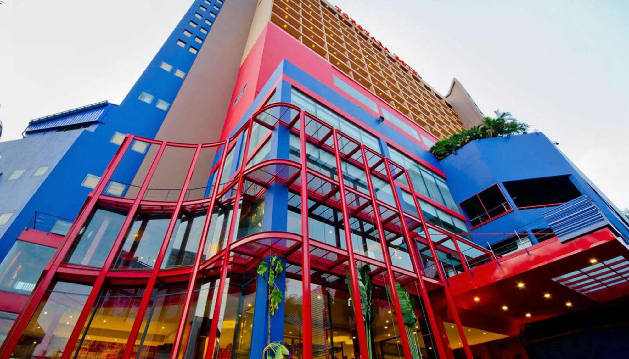 Hotel Tongtara Riverview