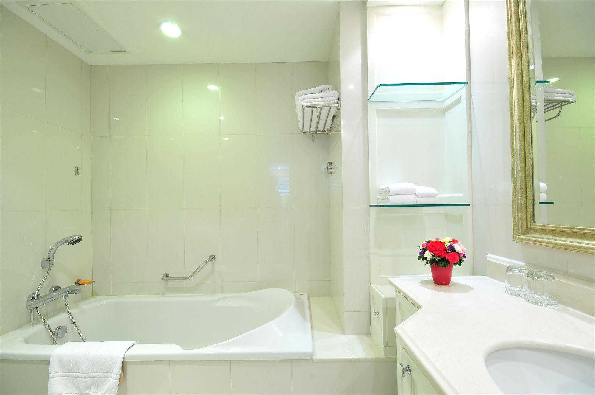 Hotel Grande Centre Point Ratchadamri Bangkok