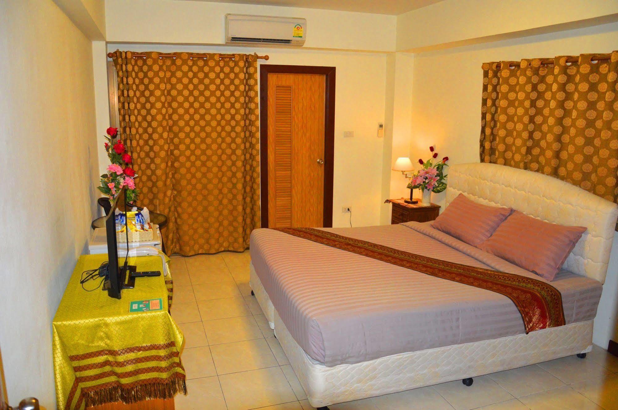Hotel Silver Gold Garden, Suvarnabhumi Airport