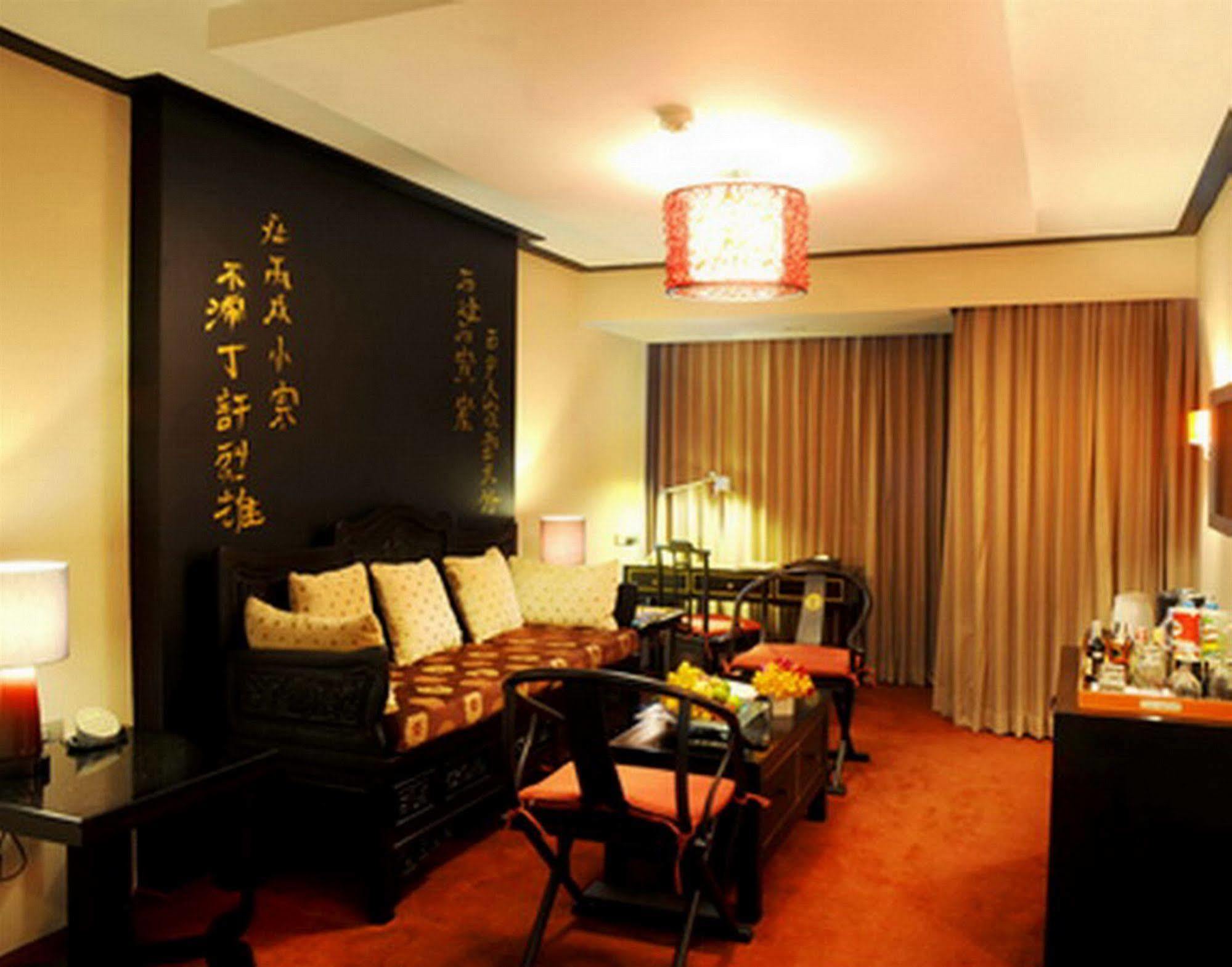 Hotel Doubletree By Hilton Ploenchit 4*