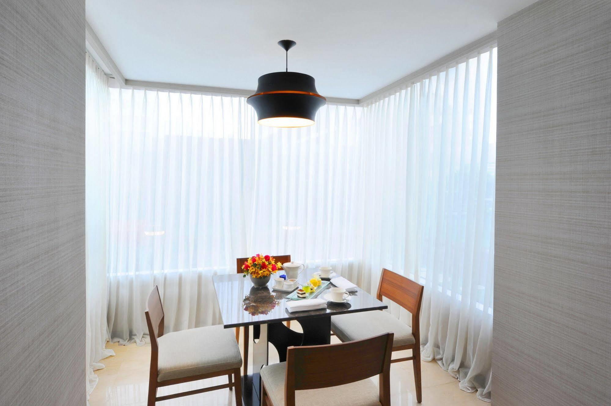 Doubletree By Hilton Ploenchit Hotel