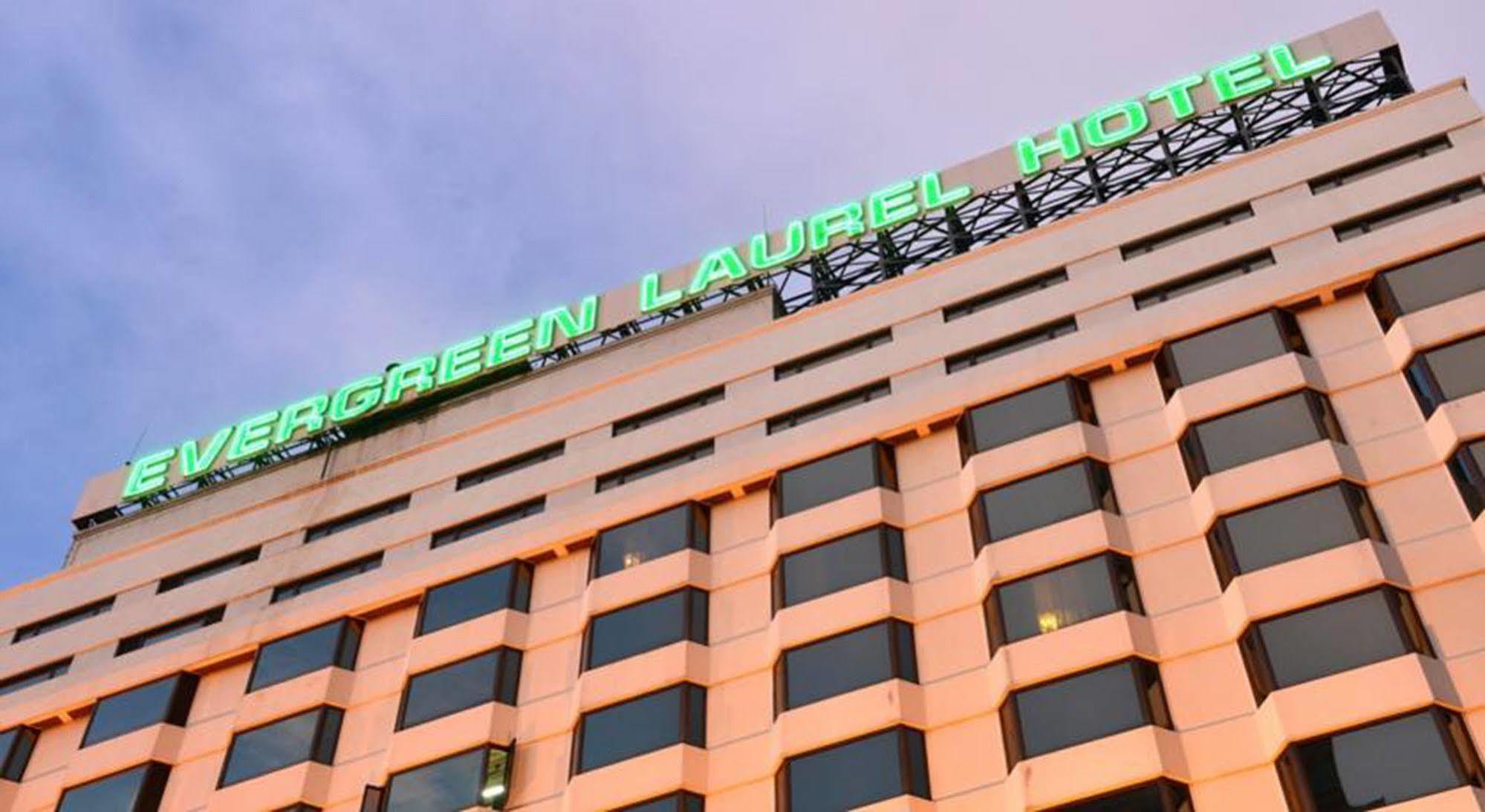 Evergreen Laurel 5*