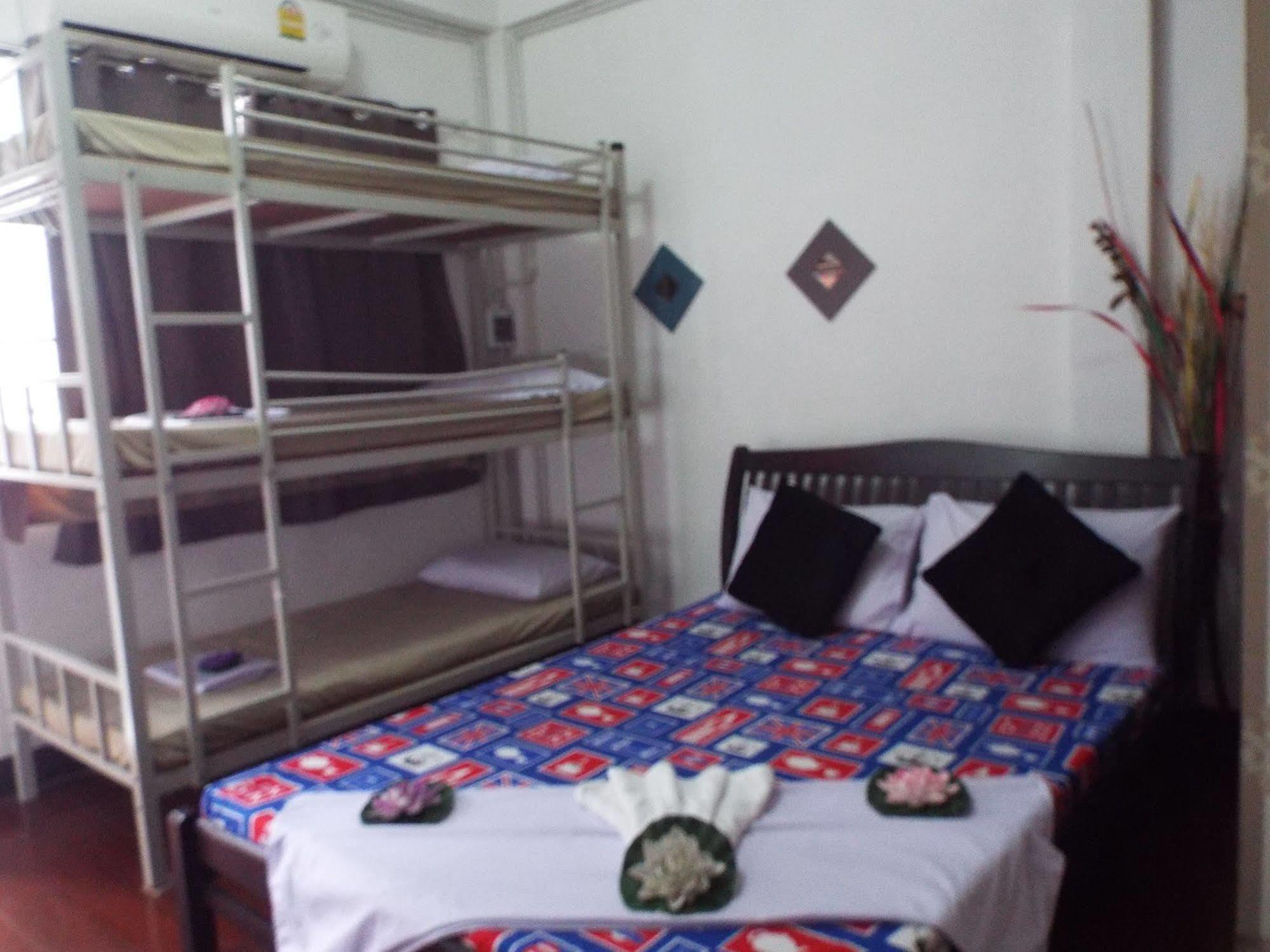 Hostel 24 *