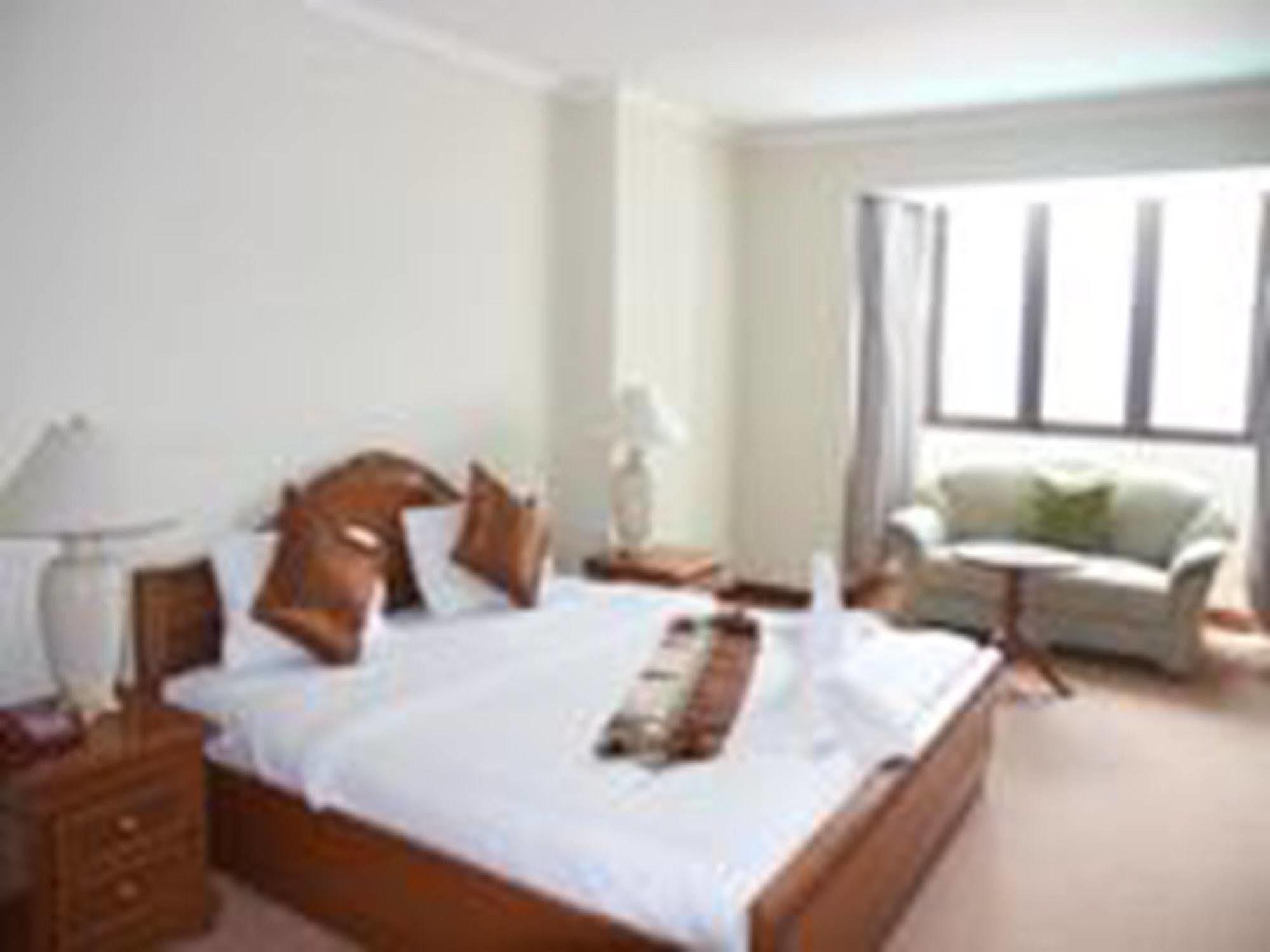 Omni Tower Syncate Suites Hotel Bangkok