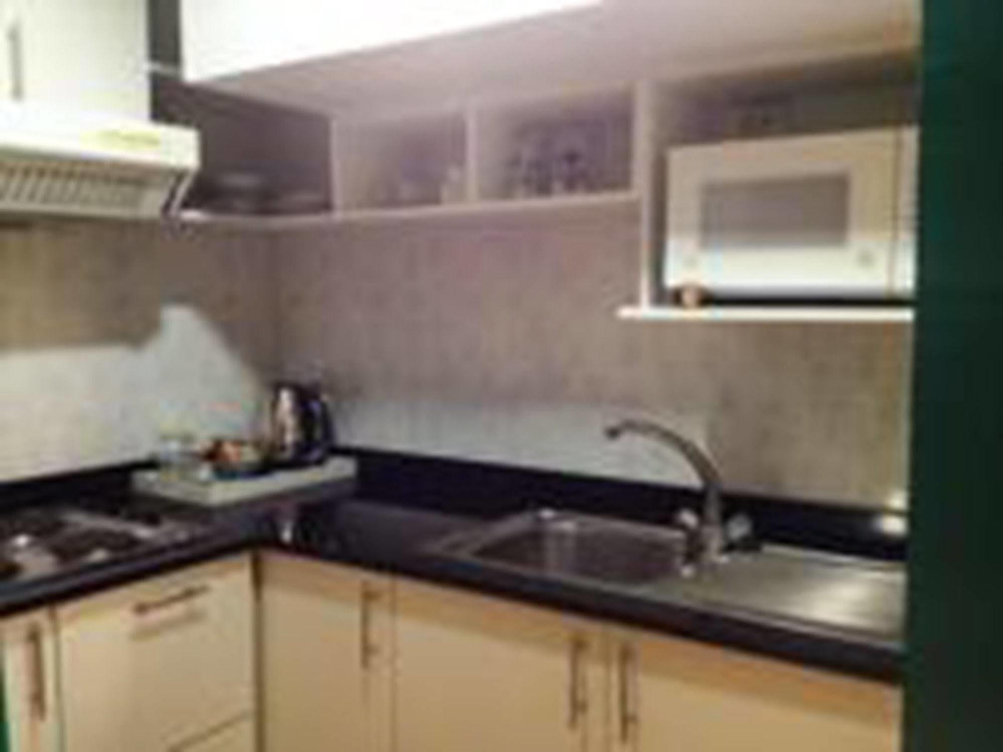 Omni Tower Syncate Suites Hotel