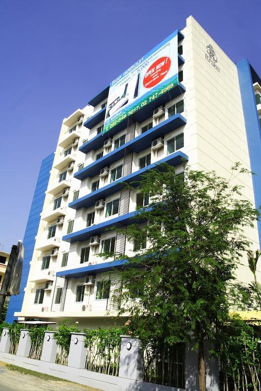 Cs Penginapan Bangkok