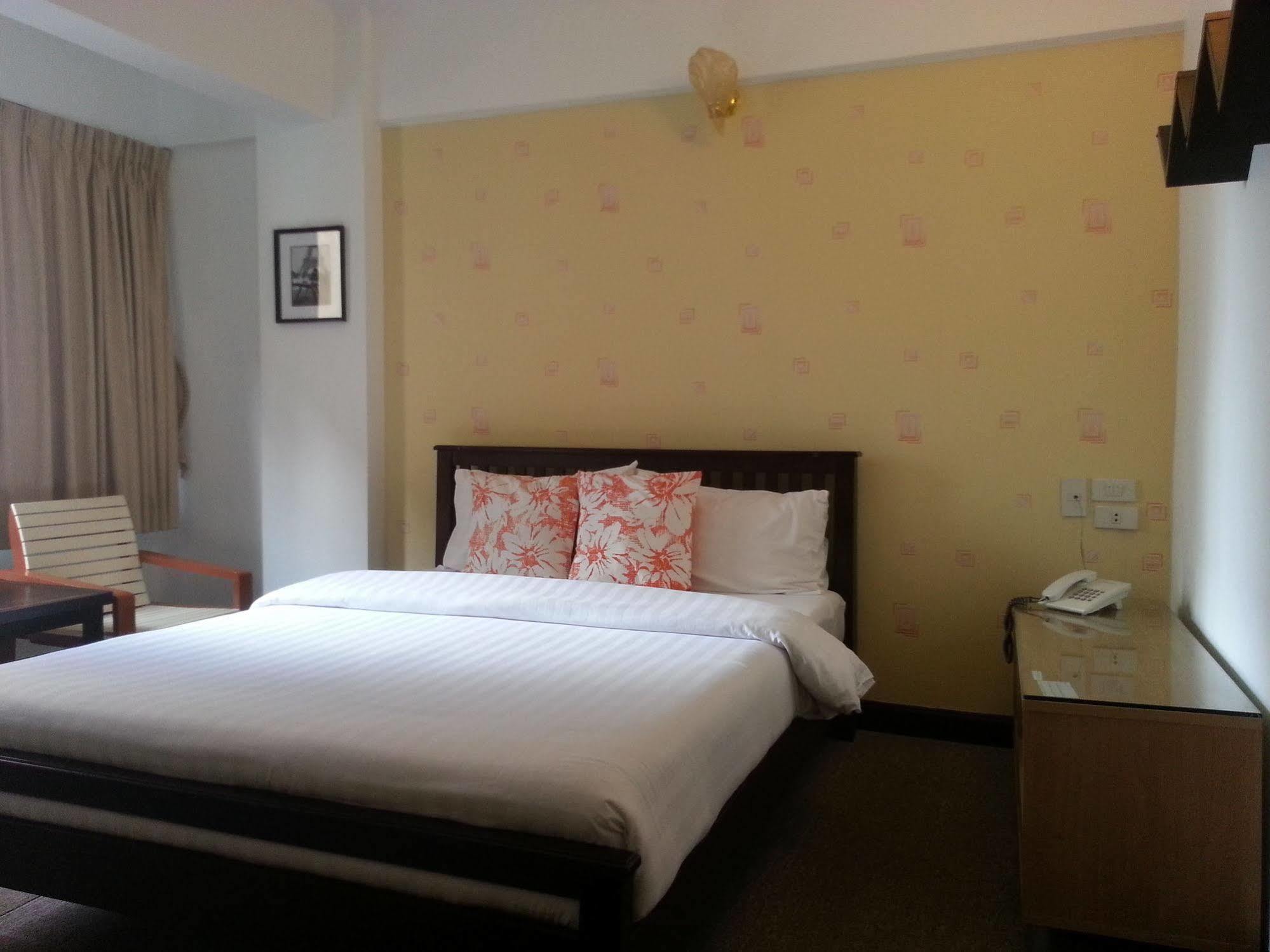 Hotel Crown Bts Nana 2*