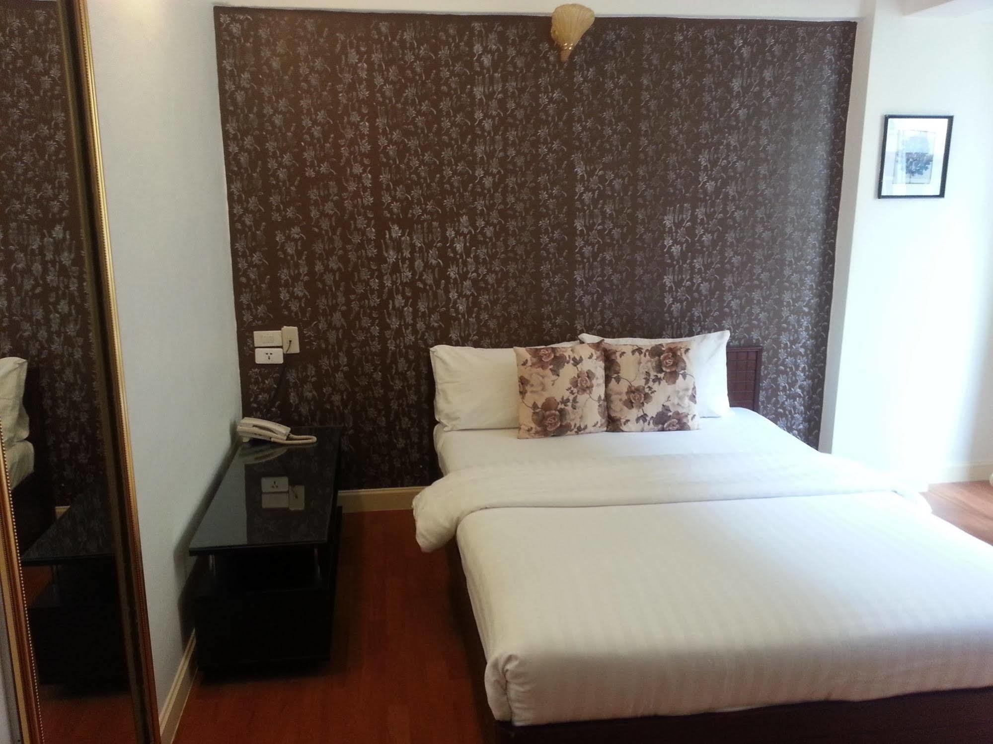 Crown Bts Nana Hotel Bangkok