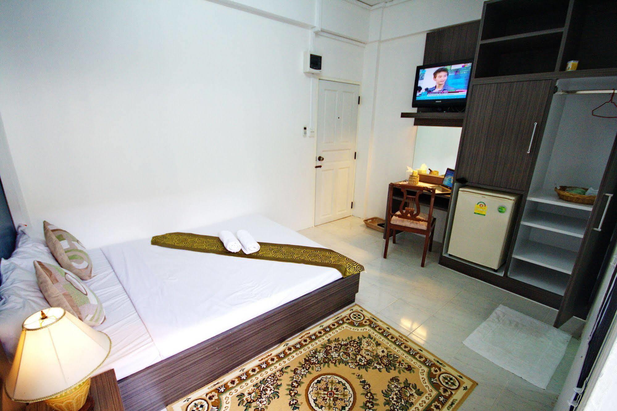 Aparthotel Riski Bangkok-noi - Wasit