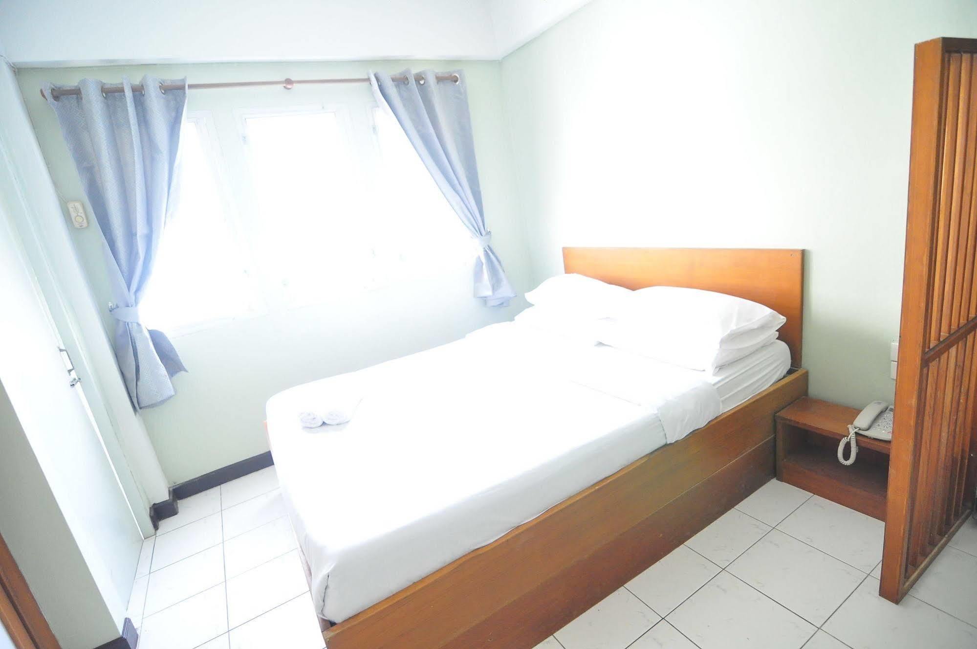 Hotel The Living Serviced